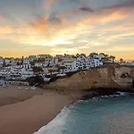 Colors Pool House * كارفويرو